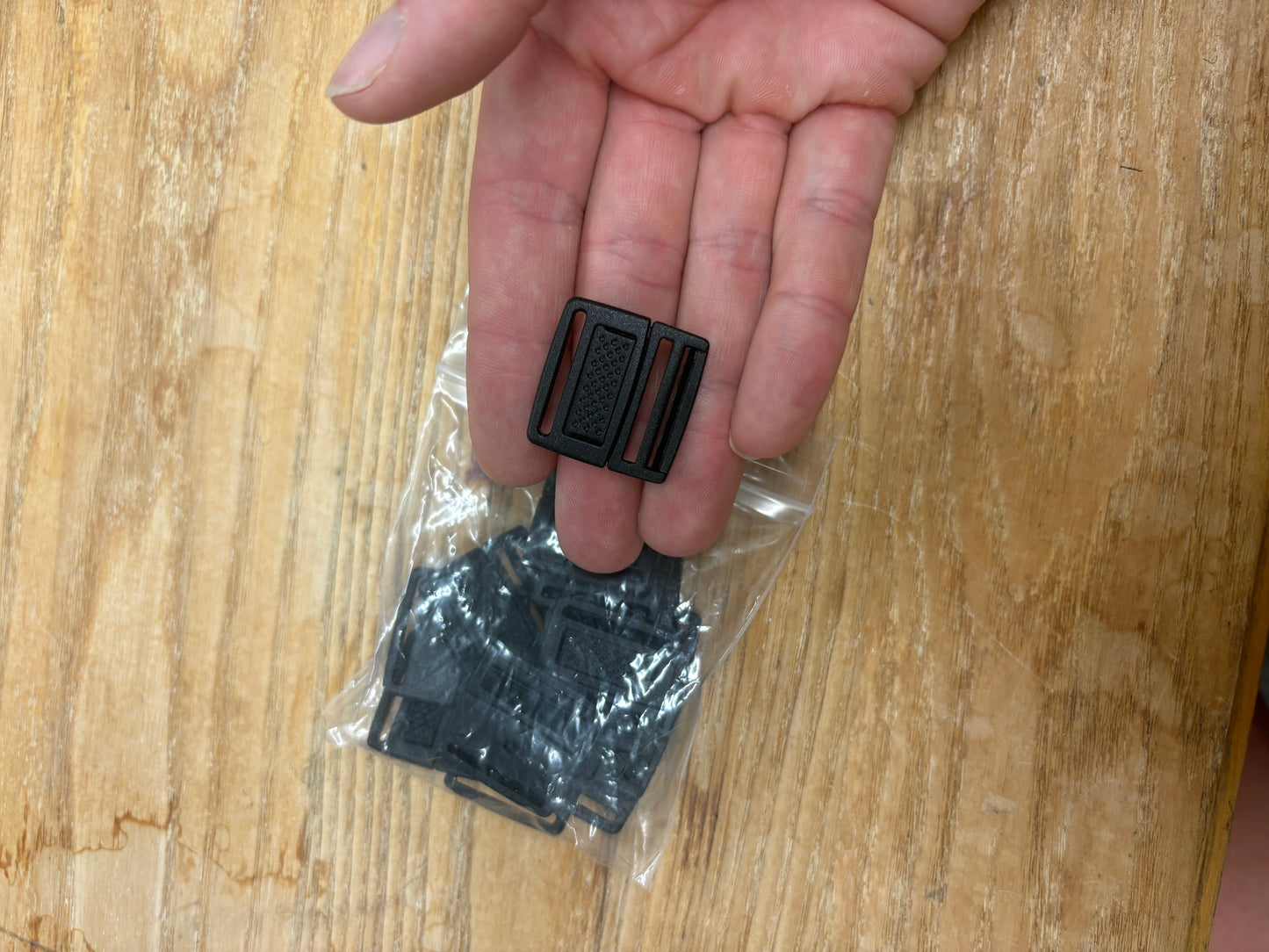 1 inch center release buckles