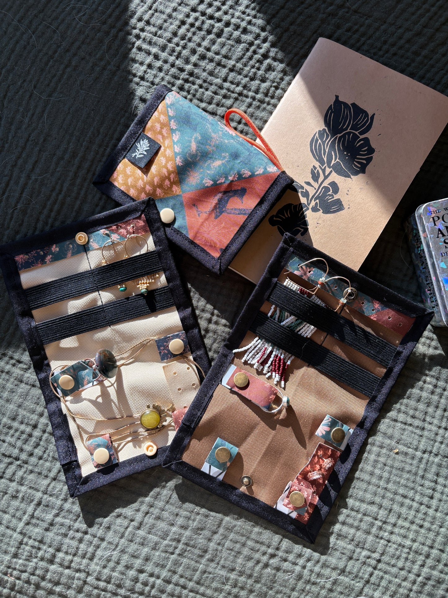 Roadrunner Sand Jewelry Fold \\ KamSnap