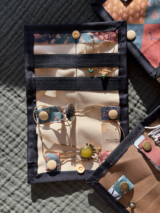 Roadrunner Sand Jewelry Fold \\ KamSnap