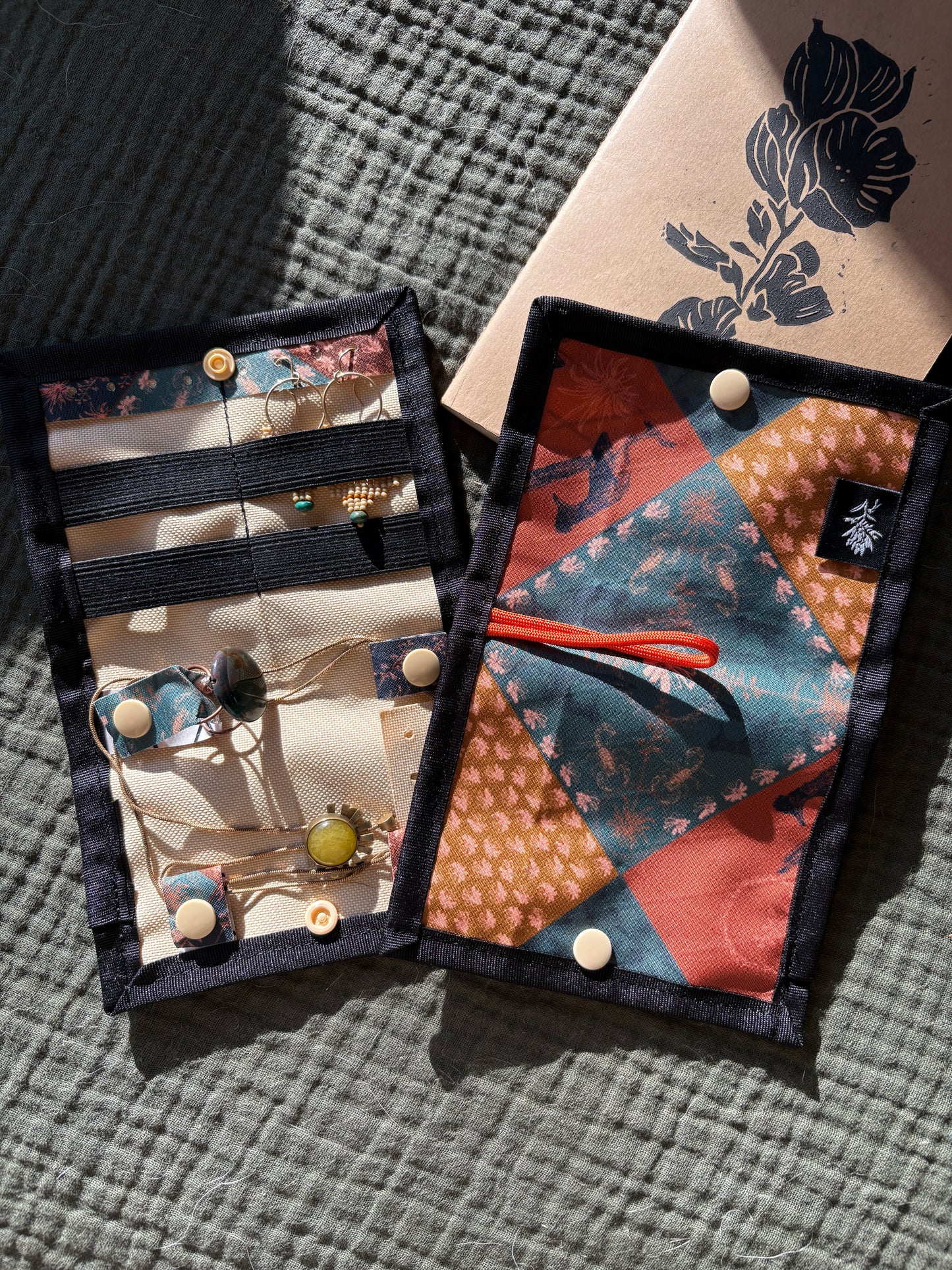 Roadrunner Sand Jewelry Fold \\ KamSnap