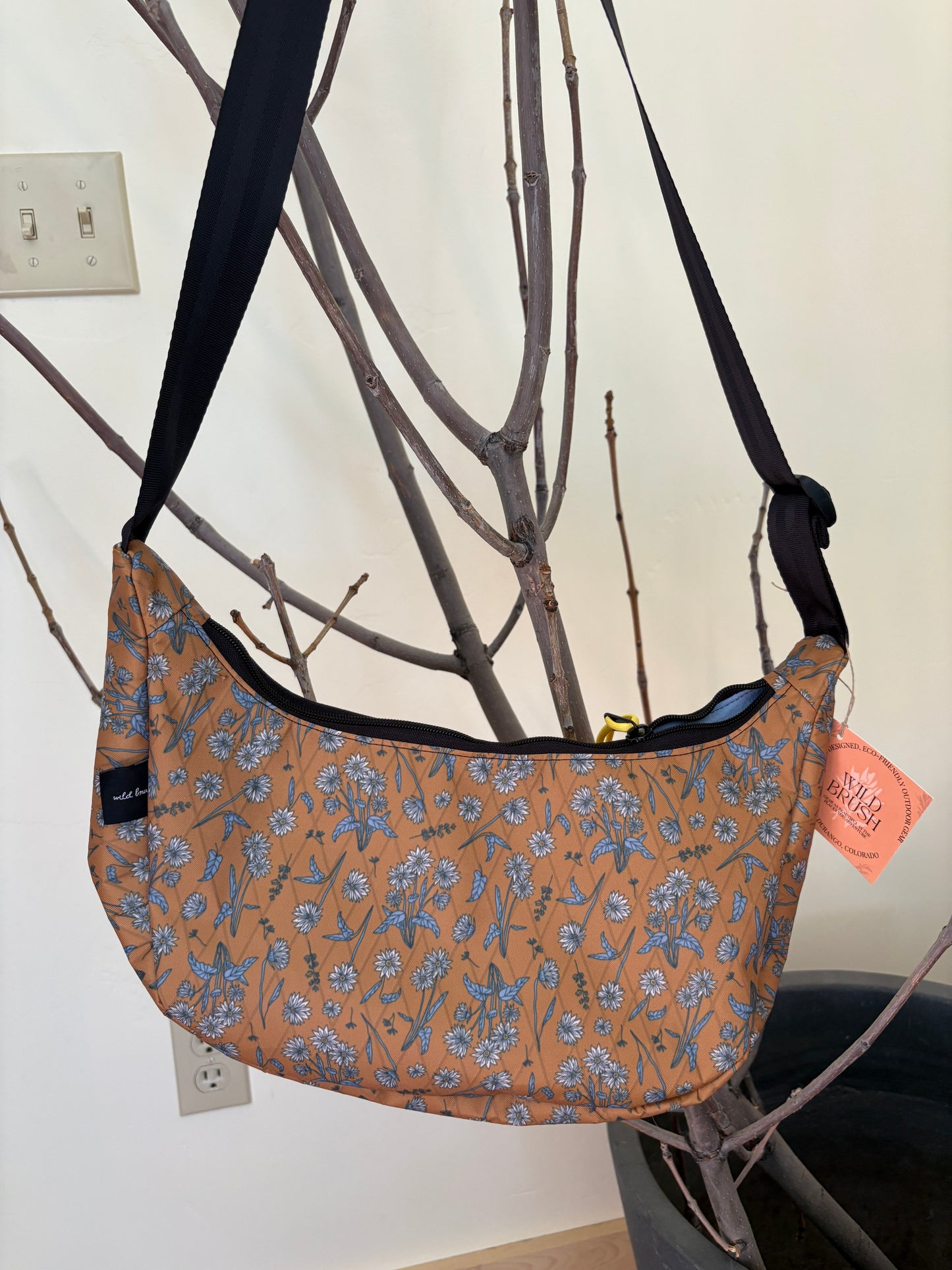 Balsamroot Doughboi Crescent Bag